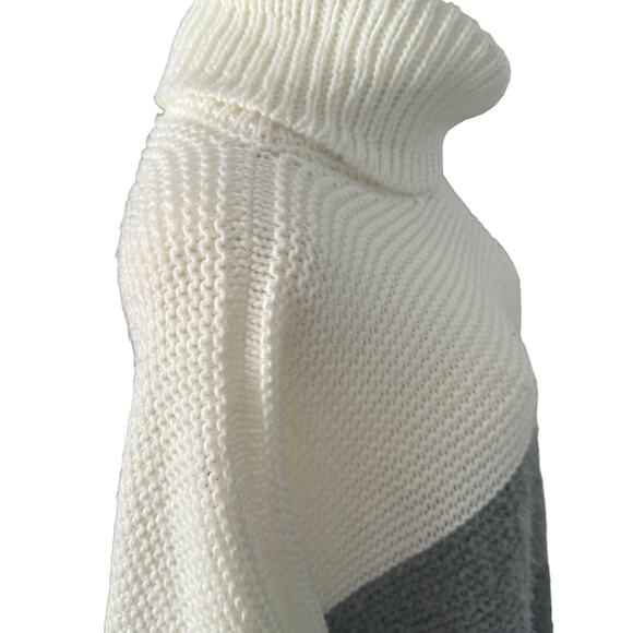 Vince Camuto Colorblock Turtleneck Sweater Grey White Poncho Shrug Thick Warm OS - Picture 14 of 16